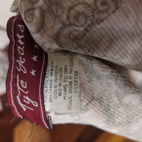 3/$33 - Tyte Pale Cream Tan Light Blue Peach Paisley Floral Top - Picture 5 of 5